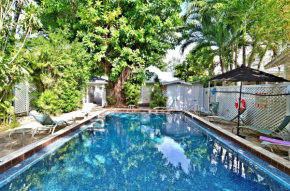 Ibis by AvantStay Close to Duval Street w Shared Pool Month Long Stays Only